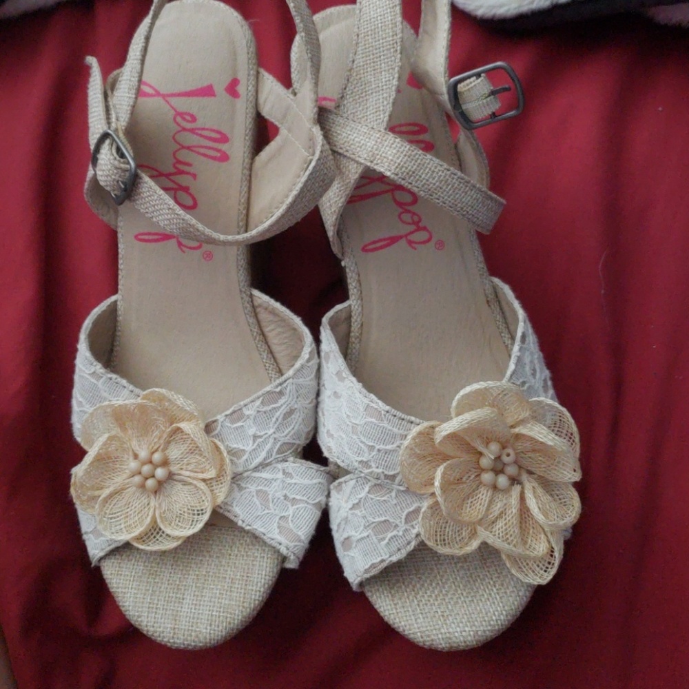 🛍Super cute wedges